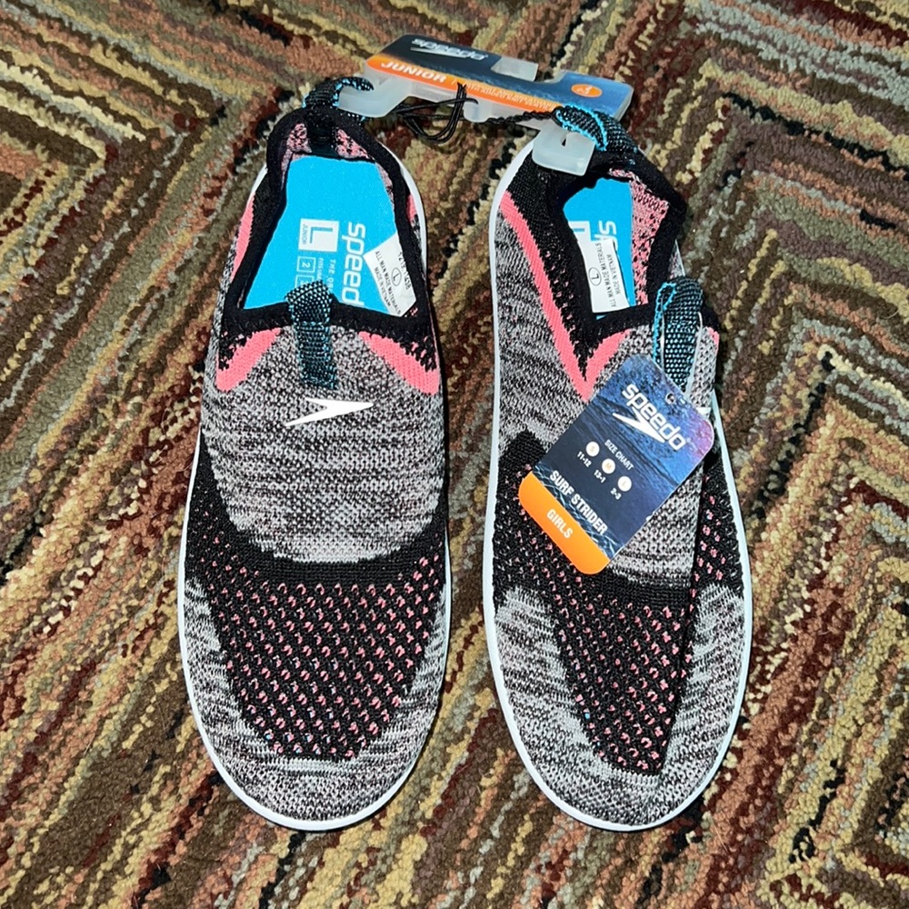 Speedo junior water shoes size large (2-3)